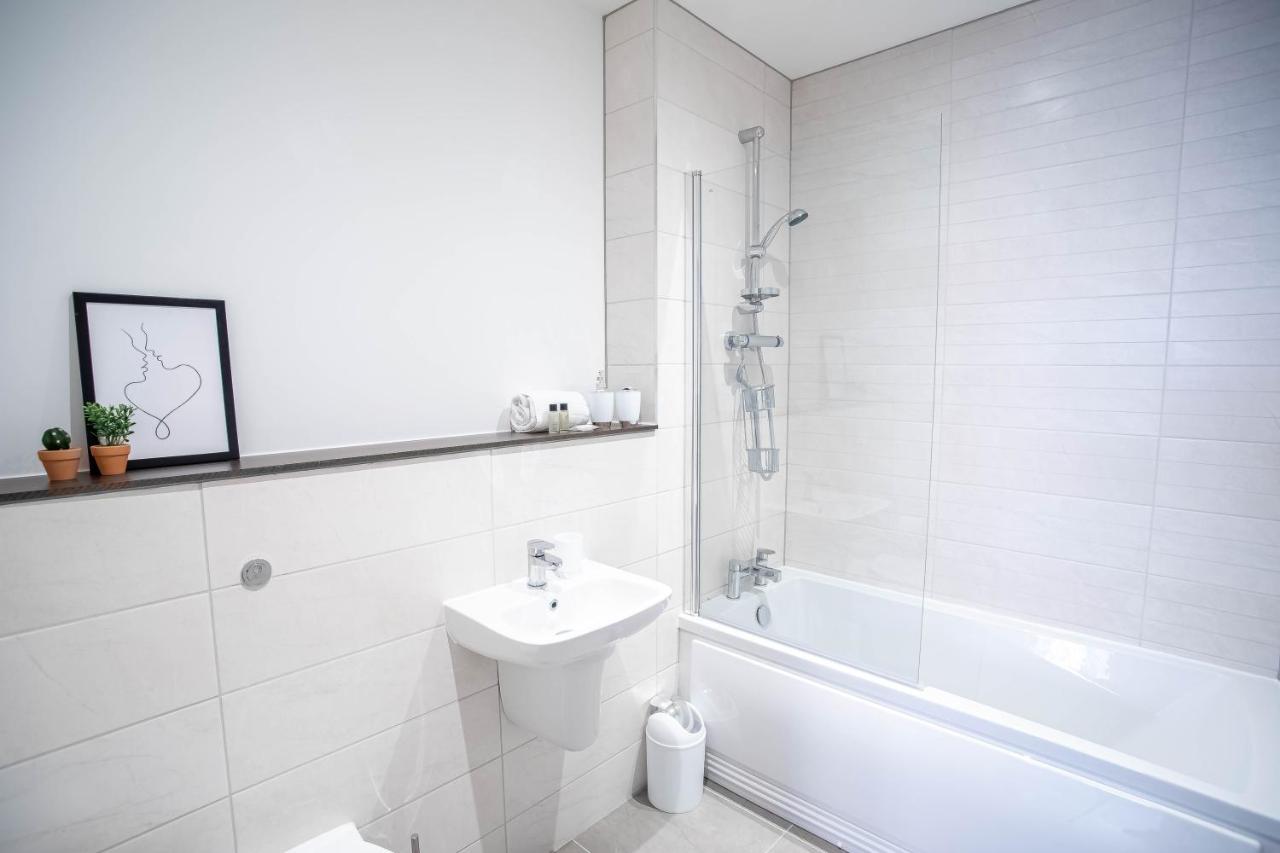 Luxury Apartments Available Next To Train Station - The Wallgate Apartments Wigan - Free Parking Екстер'єр фото